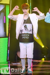 组图：众星斗艳 孝敏阳光动感又性感十足