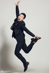 组图：孔郁搞笑时尚帅气写真 风度偏偏绅士魅力