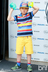 组图：童星尹厚安利焕等亮相童装展可爱卖萌