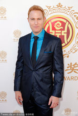 组图：华鼎奖美国开幕 奥兰多与刘玉玲助阵红毯