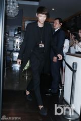 组图：韩星姜东元韩智敏等出席电影节开幕式