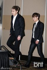 组图：偶像组合EXO成员代表出席仁川亚运记者会