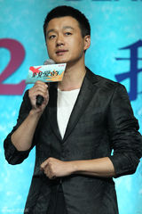 组图：《亲爱的》清华千人点映赵薇黄渤亮相