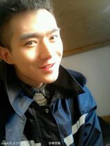 组图：成都最帅交警患血癌欲放弃治疗 年仅22岁