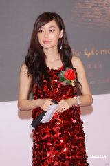 幻灯图集：万梓良加盟《岁月骄阳》 吻太太秀恩爱