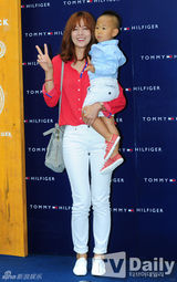 组图：少时SHINee李玹雨等捧场时装上市活动