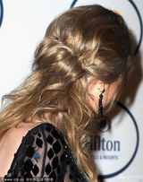 组图：斯威夫特派对变小野豹 透视短裙秀美腿