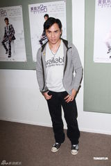 组图：周慧敏助阵黄凯芹个唱 曝对方不会用手机