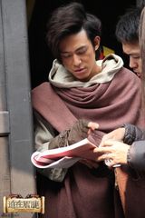 组图：《迫在眉睫》探班 阿娇(钟欣桐)陈楚河戏外斗嘴