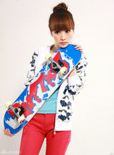 高清：柳岩清丽写真曝光 青春动感亲善开朗