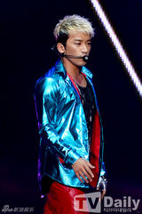 组图：神话李玟雨开个唱霸气撑全场