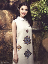 组图：张慧雯曝封面大片 清晰靓丽笑靥如花