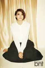 组图：韩星柳仁英时尚写真 尽展成熟知性魅力