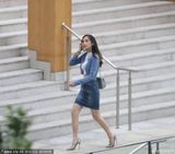 组图：Angelababy拍定妆照 牛仔裙展凹凸身材