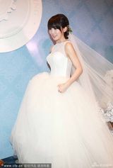 组图：吴京谢楠婚礼甜蜜亲吻 新娘有孕秀鸽子蛋