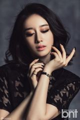 组图：T-ara智妍写真 紧身牛仔秀性感身材