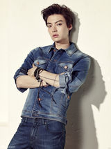 组图：韩星安宰贤拍写真 展露隐约性感美