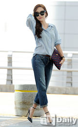 组图：少女时代赴港 泰妍恋爱后现双下巴