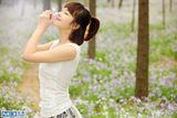 组图:张佳宁休闲写真曝光 青春自然享受阳光