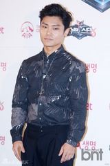 组图：韩星白智英出席发布会 展优雅性感