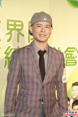 组图：杨千嬅明年开个唱 侧田自嘲没形象