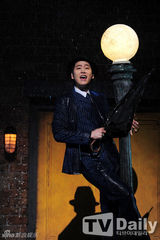 组图：《雨中曲》圭贤湿身放歌Sunny娇美可爱