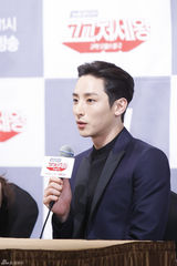 独家：《处世王》徐仁国李荷娜搭肩似亲姐弟