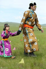 组图：大草原上的小伙伴！多多美颜姐姐似格格