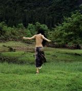 组图：张曼玉16年前半裸拍写真尺度大