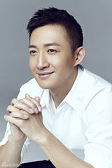 组图：王阳杂志大片曝光 白衬衫清爽自然