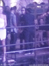 组图：比伯与卡戴珊夫妇狂欢 坏小子夜夜笙歌