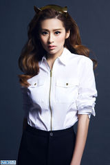 组图：颖儿白色制服写真 猫耳造型性感俏皮