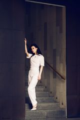 组图：黄圣依造型百变 复古女郎流露别样风韵