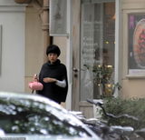 组图：马伊琍现身上海街头 独自逛街略显憔悴