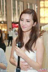 组图：吴千语低胸雪白婚纱现身 气质优雅