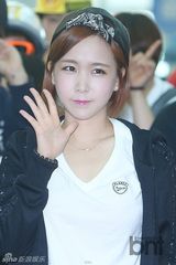 组图：Crayon Pop办握手会 笑容可爱亲切十足