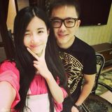 组图：美女硕士毕业抱儿子怀女儿被赞人生赢家