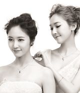 组图：郑氏姐妹新写真 变身纽约最潮姐妹花