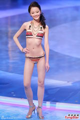 组图：港姐泳装环节吸睛 挺美乳扭蛮腰热辣辣