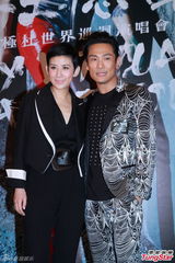 组图：吴君如现身挺初恋 杜德伟无惧爱妻生醋意