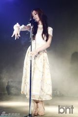 组图：韩团Wings宣传新歌 尽显清纯可爱