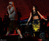 组图：蕾哈娜联手阿姆(艾米纳姆)开唱 火焰裤惹眼秀翘臀