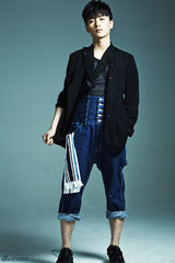 组图：陈晓【演员】彰显年轻个性 休闲西装搭仔裤潮范足