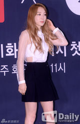 组图：少女时代TTS出席活动 泰妍透视装露玉背