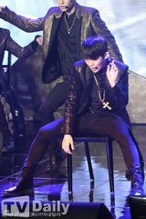 组图：TEEN TOP回归在即 魅惑眼神成熟蜕变