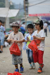 组图：多多贝儿集市风波显情深 复古运动会欢乐