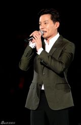 组图：少女时代美国展现华丽舞台 恋爱变漂亮