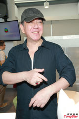 组图：《枭雄》发布会黄秋生嘲讽TVB酬劳低