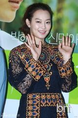 组图：金有贞盛骏等出席《庆州》VIP试映会