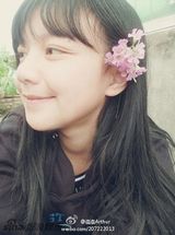 组图：似赵薇何炅合体？大眼清纯萌妹走红网络